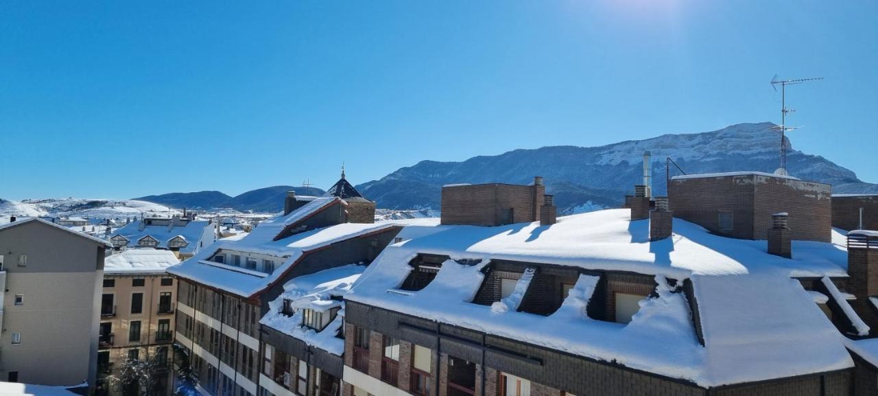 Flor De Nieve Apartment Хака Екстериор снимка
