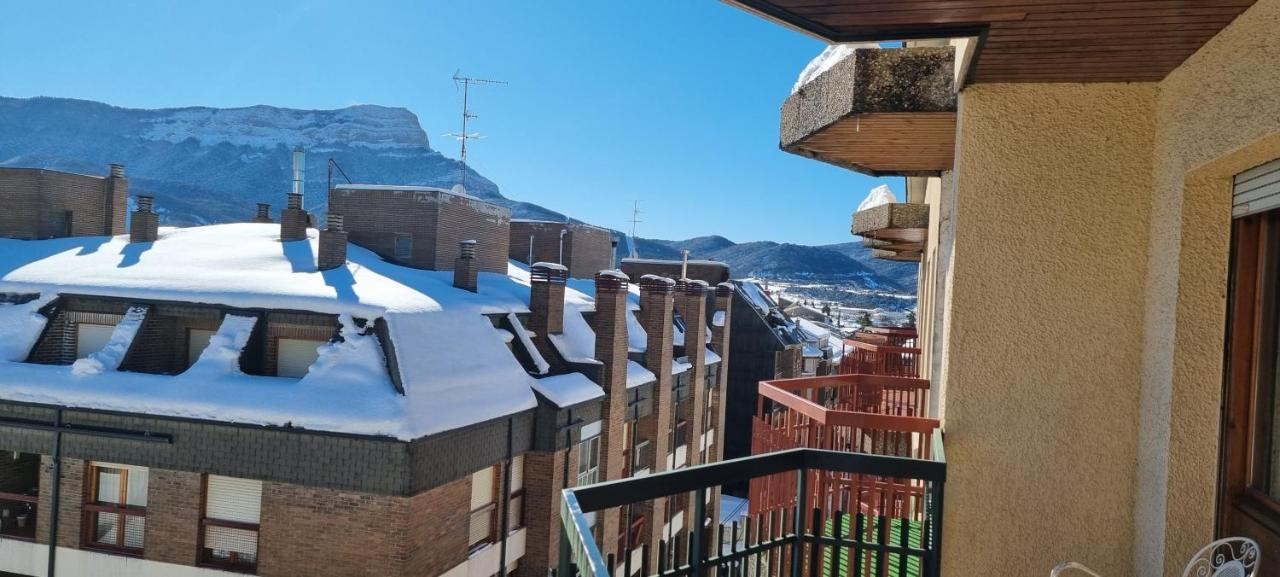 Flor De Nieve Apartment Хака Екстериор снимка